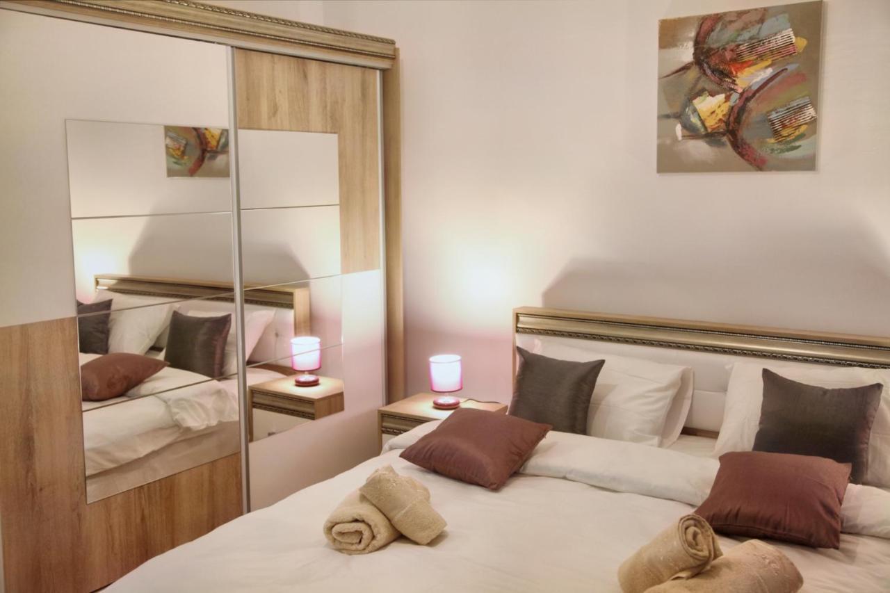 Luxury Downtown Apartment Κλουζ-Ναπόκα Εξωτερικό φωτογραφία